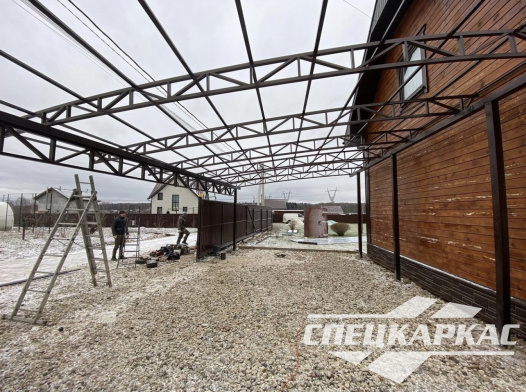 Навес из поликарбоната к дому для парковки автомобилей №9 - фото 1055